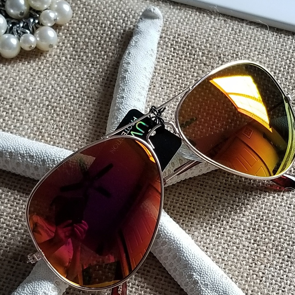Flat mirrored aviator sunglasses